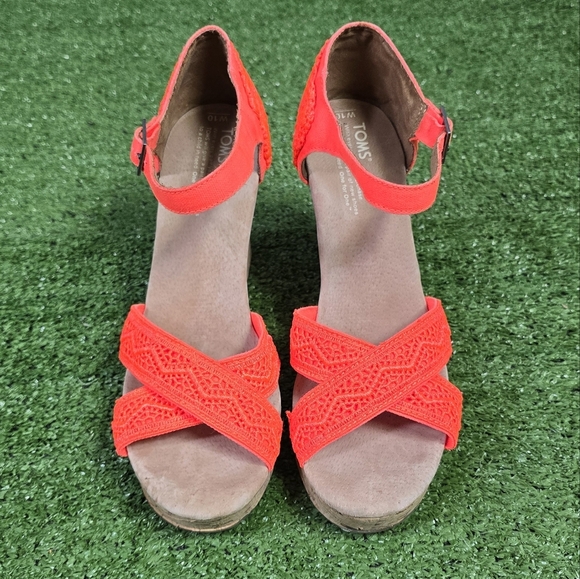 TOMS | NEON CROCHETED CROSS STRAP CORK WEDGE SANDALS - Picture 9 of 16